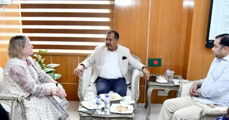 তথ্যমন্ত্রীর সঙ্গে ইউনেস্কোর প্রতিনিধি ড. সুসান ভাইজ